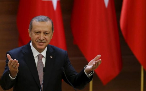 Опять нож в спину: газета Эрдогана расхвалила "чеченского ополченца"