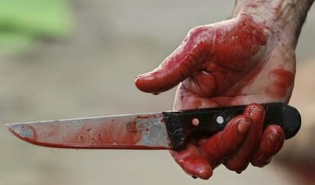 В ПриватБанке пьяный ударил ножом сотрудника отделения