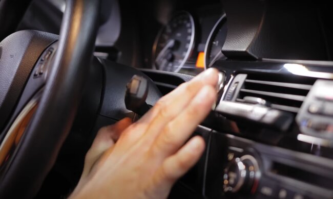 Підготовка кондиціонера авто. Фото: скрін youtube