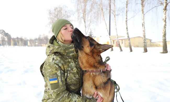 Кинолог Оксана Бойко: фото: facebook.com/DPSUkraine/