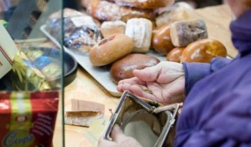 На чому змушені економити зубожілі українці