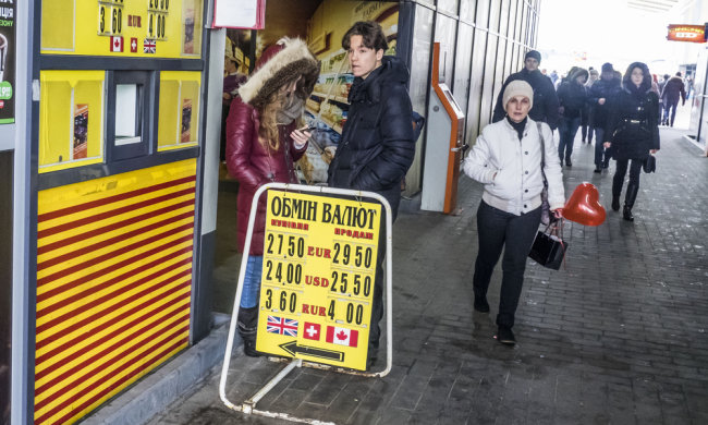 Курс валют на 5 березня: гривня поставила долар на місце