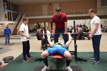 Російський атлет помер після жиму штанги у 180 кг: хлопцю розчавило ребра, відео 18+