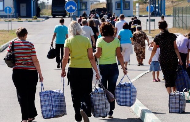 "Собирали чемоданы под обстрелами": жители Львова испытали на себе всю горечь переселенцев