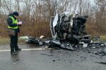 Под Львовом Audi влетел в Mercedes, трое погибших - кровь и покрышки по всей дороге