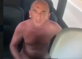 Голый простест. Фото: скрин из видео