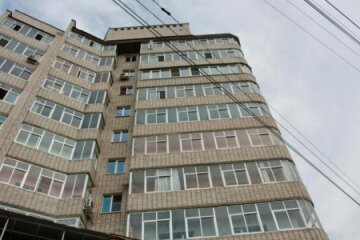 90-летняя бабушка выбросилась из окна