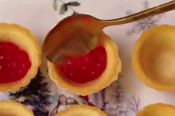 Икорные шапочки, кадр из видео