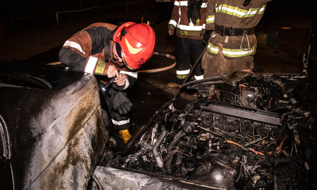 На євробляхерів відкрили полювання: від машин лишається купа попелу