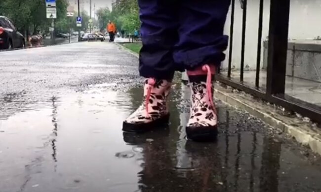дождливая погода, скриншот из видео