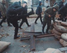 Побоище с копами и погром ВУЗа: в Харькове творится кошмар