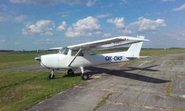 Літак протаранив легковик на чеченській дорозі