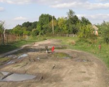 Разрывы снарядов, брошенные старики, разрушенные дома: репортаж из окрестностей Калиновки

