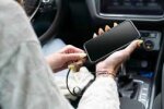 Зарядка смартфона в авто: фото з вільних джерел