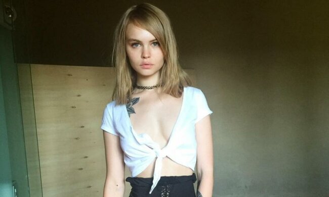 Настя Щеглова снова обнажилась