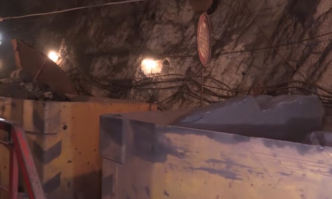 Добыча руды, скриншот: YouTube