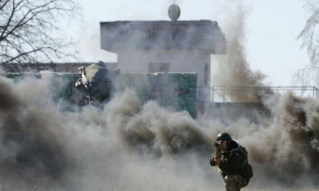 На Донбасі підпалили житловий будинок: фото