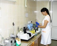 Откачивают в реанимации: смертельная инфекция продолжает косить украинцев