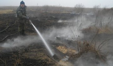 Пожары торфяников в Киевской области будут гасить до морозов - очевидец