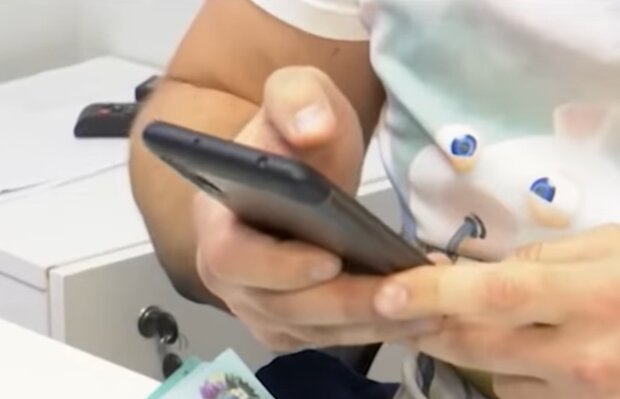 Телефонные мошенники, фото: кадр из видео