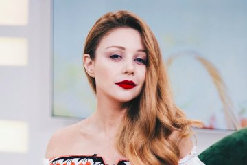Кароль обнажила самую роскошную часть тела в облегающем платье: секси, как жарко