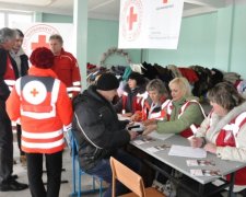 На Донбас приїхала гуманітарка Червоного Хреста