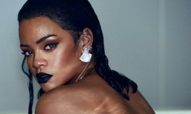 Риана показала фанатам больше, чем хотела