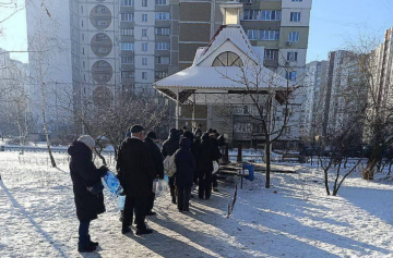 Українці, черга, фото із соцмереж