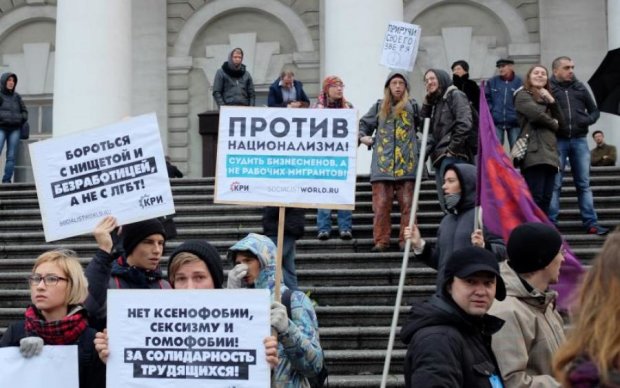 Прикрываясь патриотизмом: люди в масках напомнят украинцам о вопиющих преступлениях