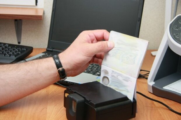 Фальшивый паспорт, фото: Пограничная служба Украины