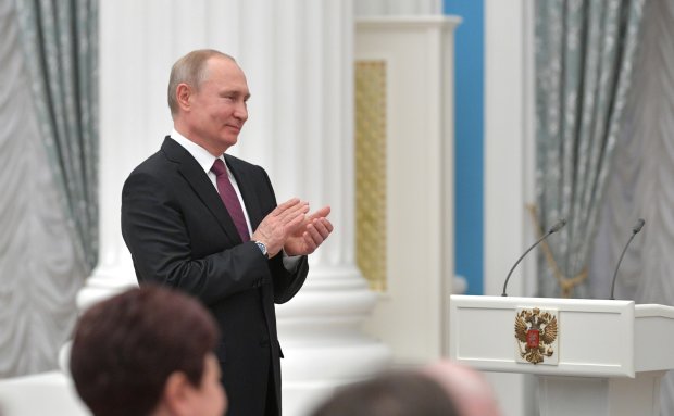 Путин встретился со своим "спасителем", в сети рыдают со смеху: "Два деб*ла - это сила"