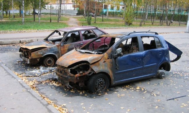 Через вогонь терористів в Авдіївці згоріла машина з людьми