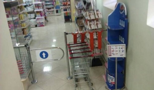"Хазяйновитий" іноземець обікрав київський супермаркет