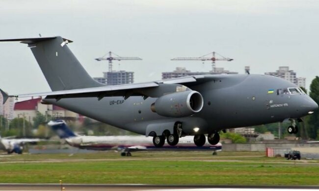 Авторам назв літаків подарують брендовані моделі