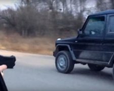 Львівські поліцейські вчаться зупиняти машини за допомогою зброї (відео)
