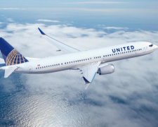 Пилот United Airlines прооперировал трансгендера в домашних условиях
