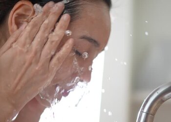 Умивання обличчя