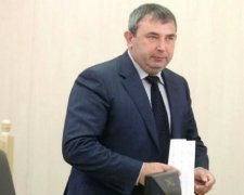 Порошенко змінив Конституцію, щоб уникнути імпічменту