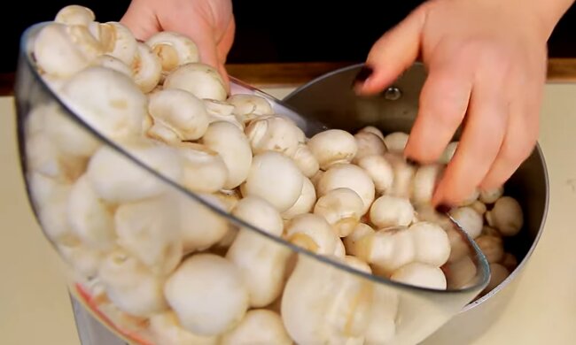 Мариновані печериці з перцем, скріншот: YouTube