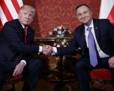 Трамп знову оконфузився з рукостисканням
