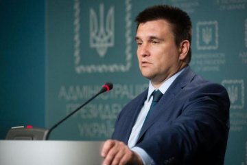 Клімкін з "сумною посмішкою" відреагував на вояж Путіна до Австрії
