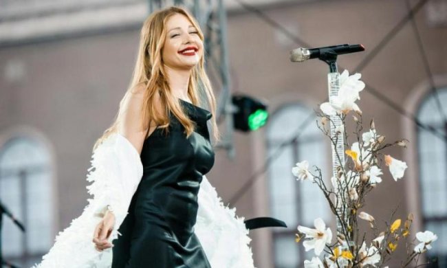 Тина Кароль превратилась в латексного пришельца, но украинцы в восторге: фото