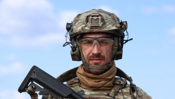 Актор Сергій Стрельников у військовій формі