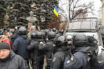 Газ у обличчя, яйця і жорстока бійка: у Харкові дружок Кернеса Лесик отримав на горіхи від Нацкорпусу, відео