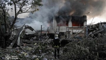 Зруйнована амбулаторія №5 у Голосіївському районі Києва після атаки РФ
