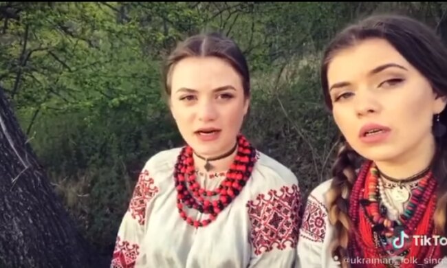 Дві красуні у вишиванках змусили українців затамувати подих, золоті голоси: "Неможливо наслухатися"