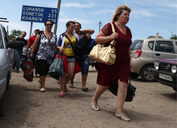 Переселенцам Донбасса помогут с работой, и Украина здесь ни при чем