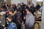 Россияне на похоронах, скриншот: YouTube