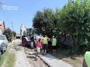 Ремонт дороги на жилмассиве Мирный в Днепре