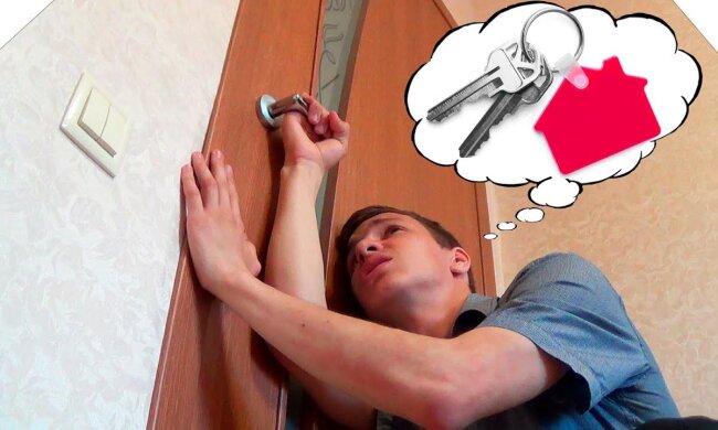 Забывает ключи